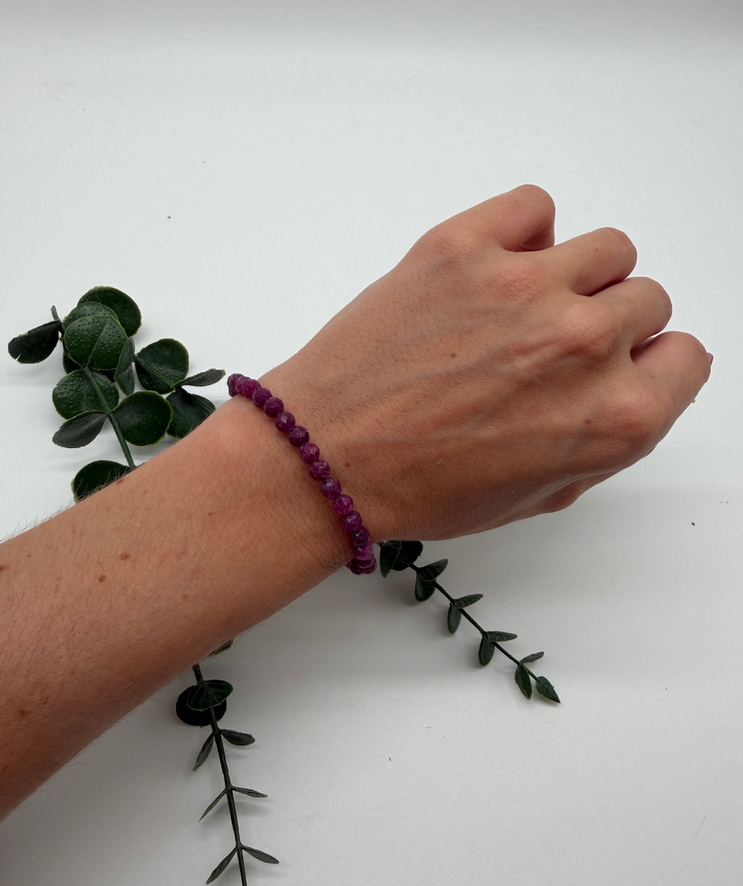 Rubin A 6mm facettiert Armband